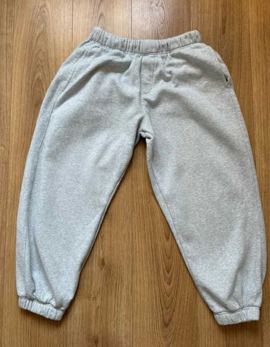 Bershka szare modne dresy spodnie dresowe