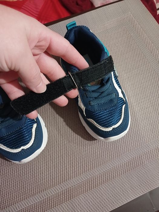 Кросівки дитячі, 24 розмір.