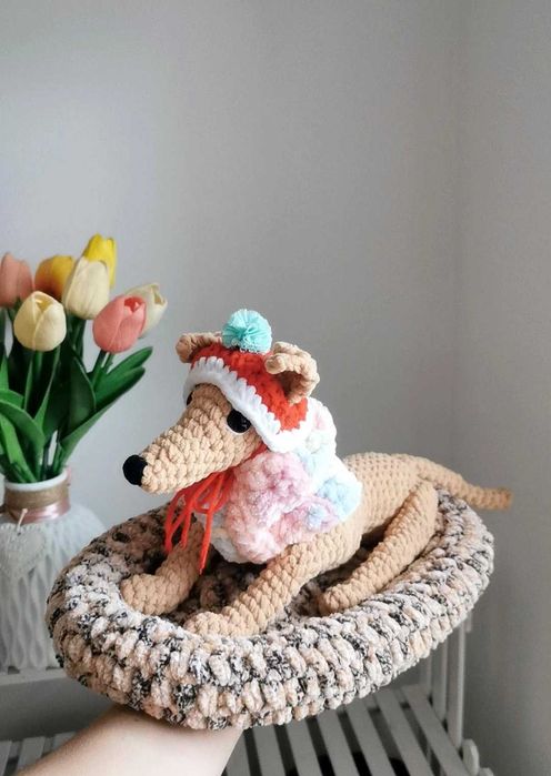Charcik włoski na szydełku, maskotka Greyhound handmade, dekoracja