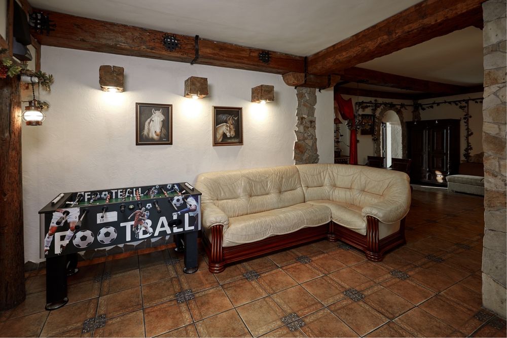 #382 Будинок з теплим басейном на вулиці