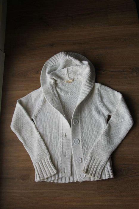 Casaco branco malha com capuz