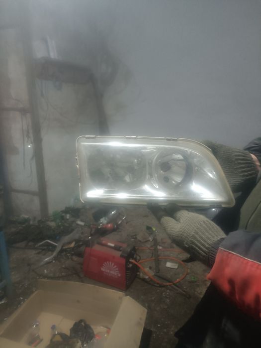 Фара Вольво в 40