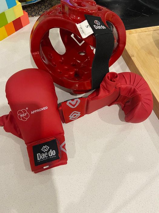 Luvas + capacete Karate