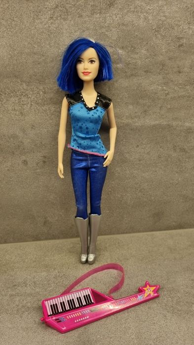 Lalka Barbie Zia z keyboard'em, rockowa księżniczka