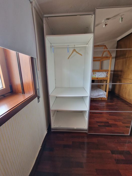 Roupeiro Ikea portas deslizantes