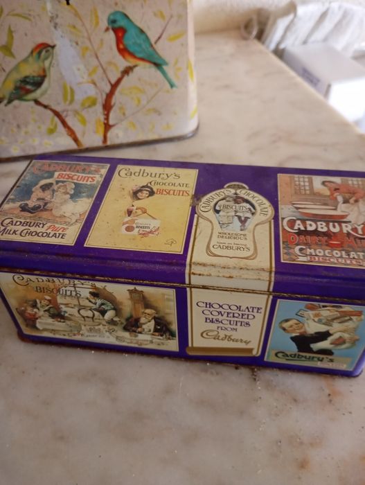 20 caixas metálicas antigas