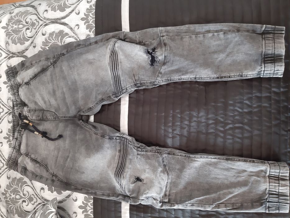 Spodnie dżinsowe slim CROPP