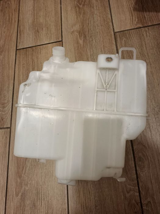 Бачок омывателя мазда6/3.