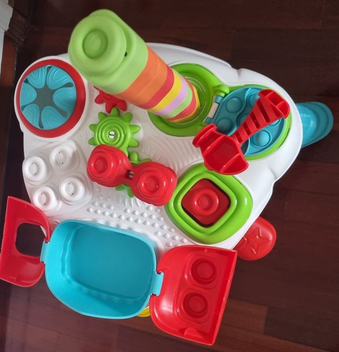Mesa sensorial de atividades da Clementoni