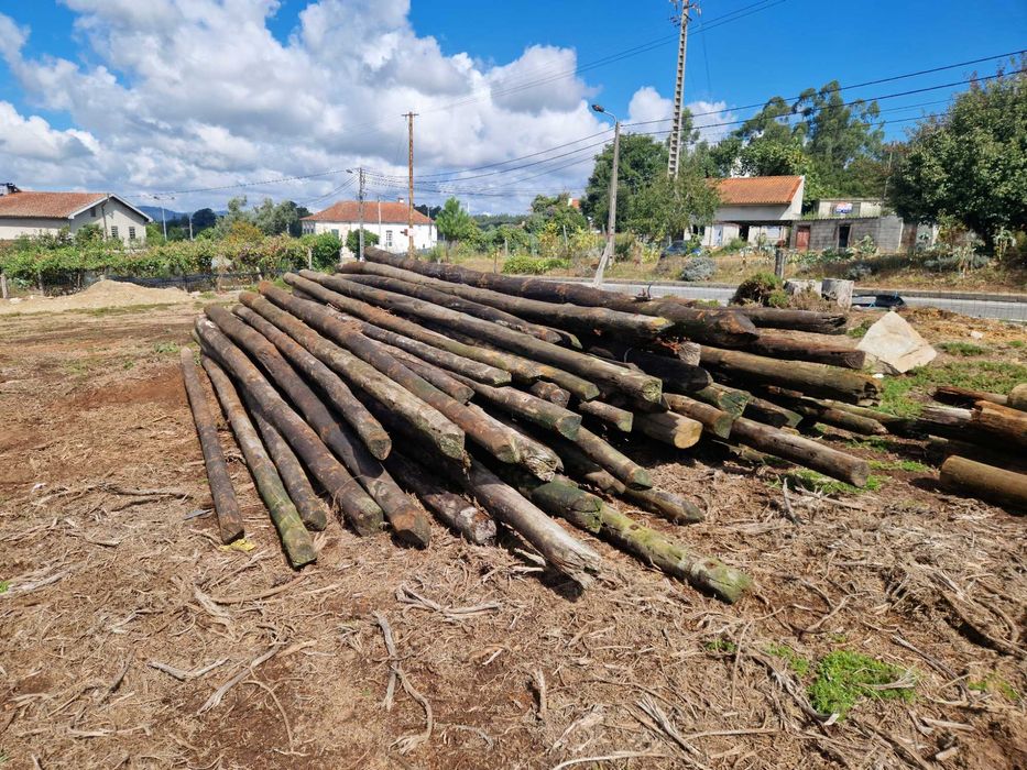 Postes de madeira tratada