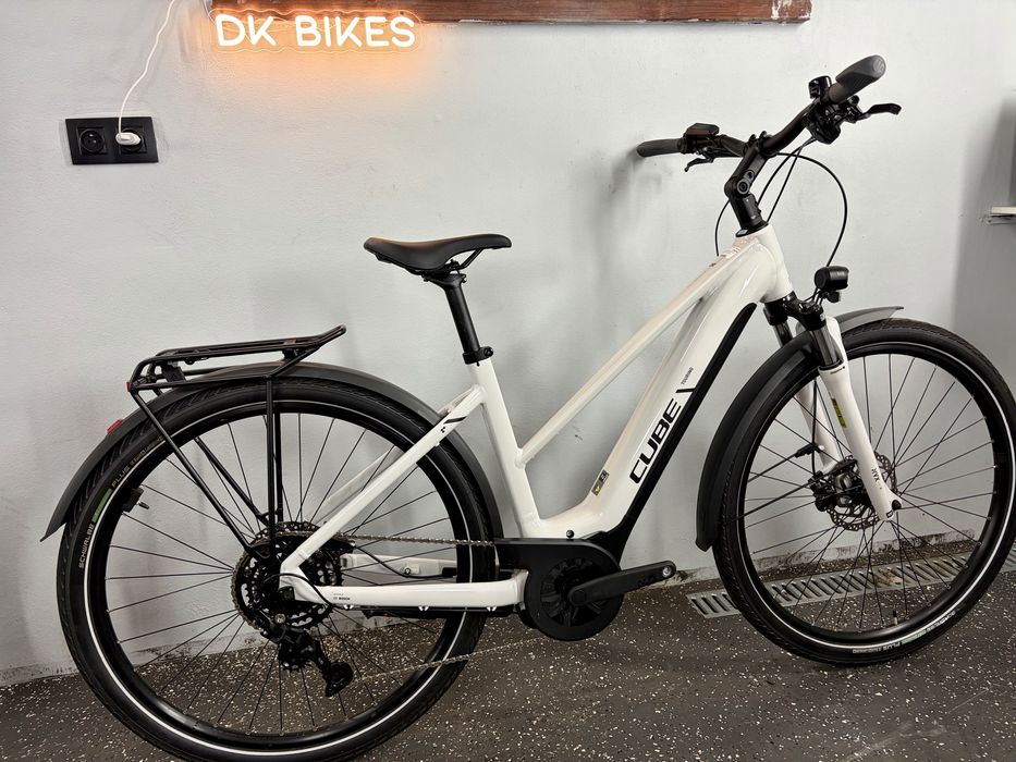 NOWY Rower elektryczny miejski CUBE Touring Hybrid One 625/Shimano