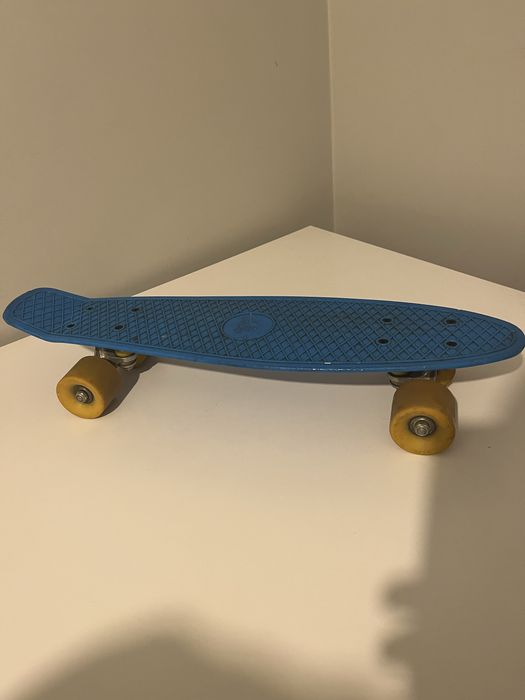 Deskorolka cruiser niebieska – bardzo dobry stan – kółka 59 mm