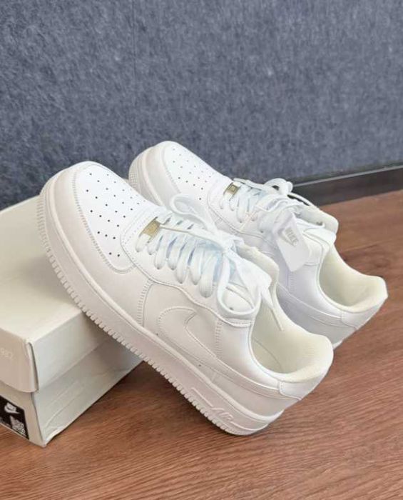 Nike Air Force 1 Low '07 White R.37,5