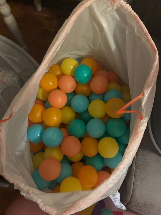 Saco com bolas de brincar