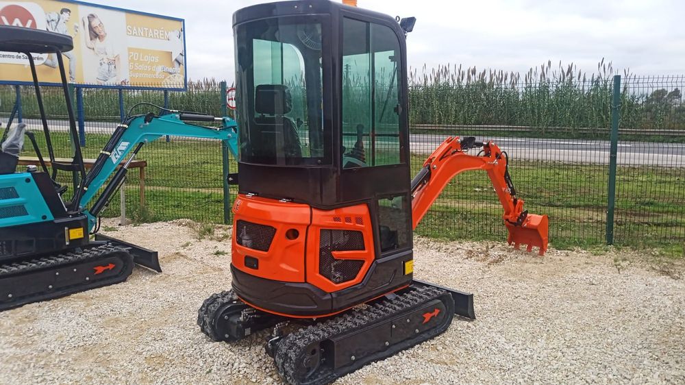 Mini giratória 1800kg nova c/ motor Kubota