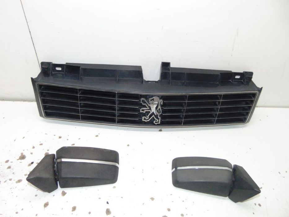 Peugeot 305 grelha central e espelhos