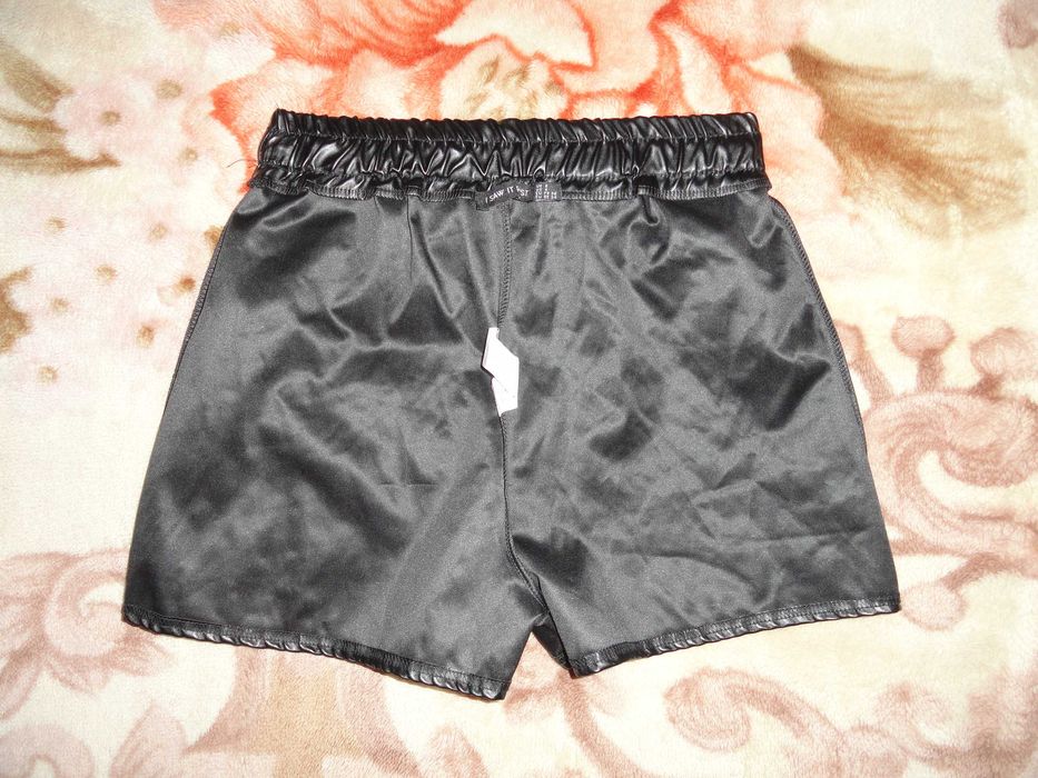 Трендовые кожаные шорты «I Saw It First» (р.S/M эко кожа)