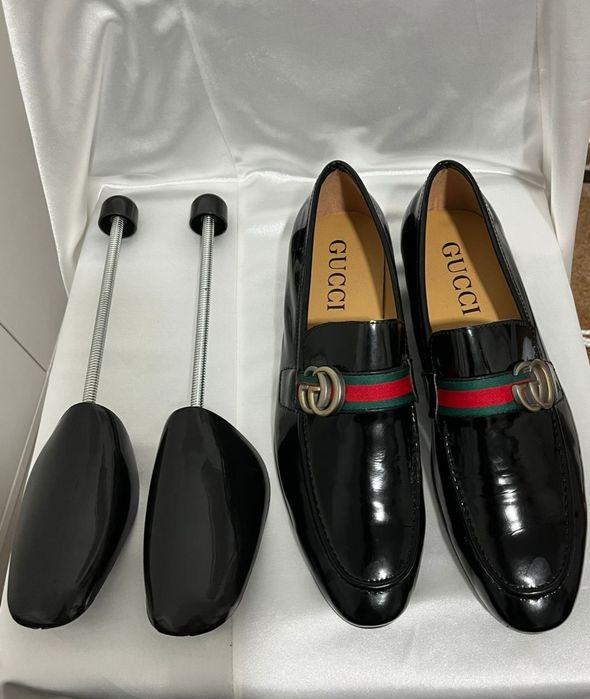 Gucci formal shoe with shoe shipper