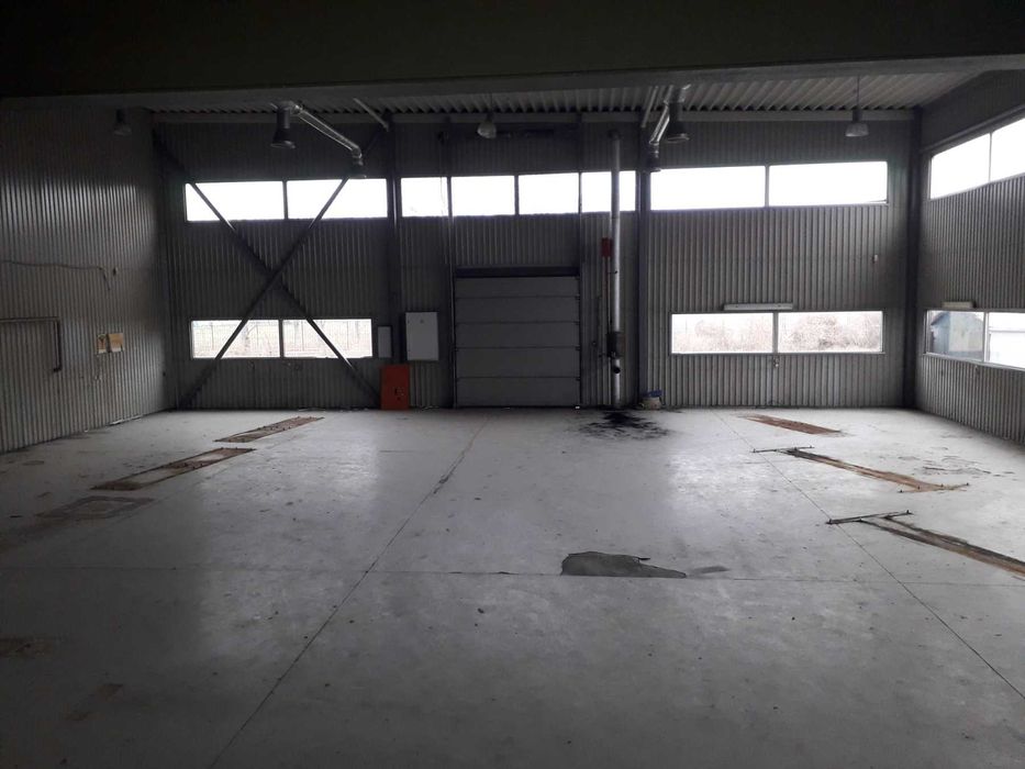 Продам приміщення автосалону