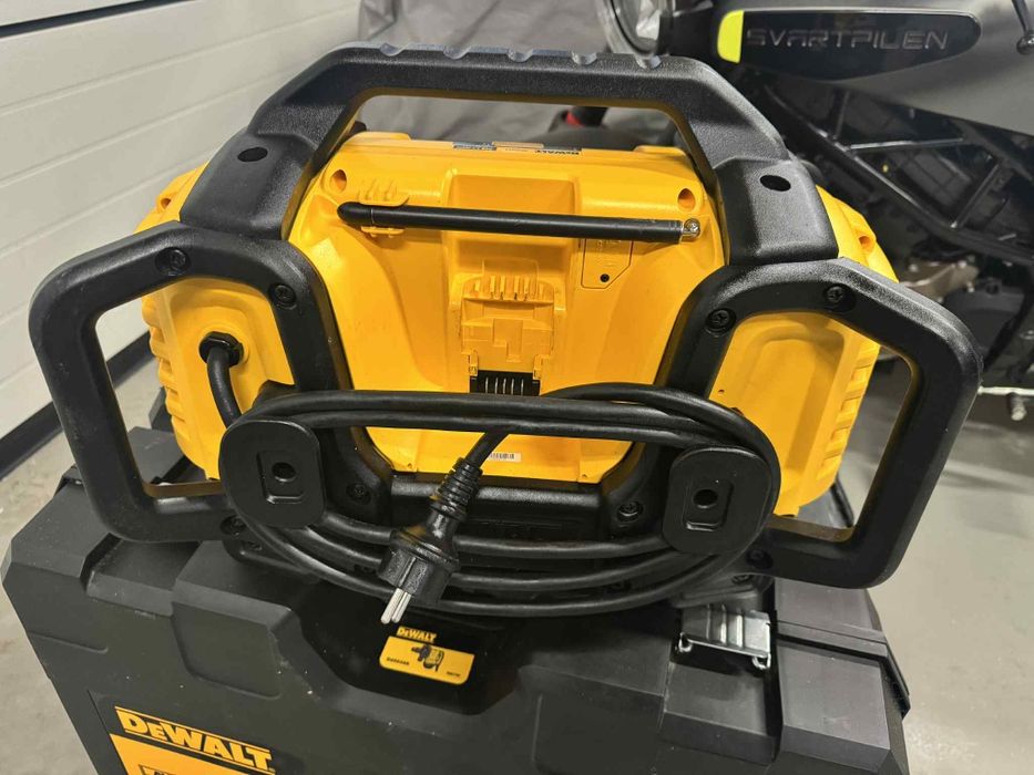 Radio Budowlane DeWalt DCR027 jak nowe ładuje baterie