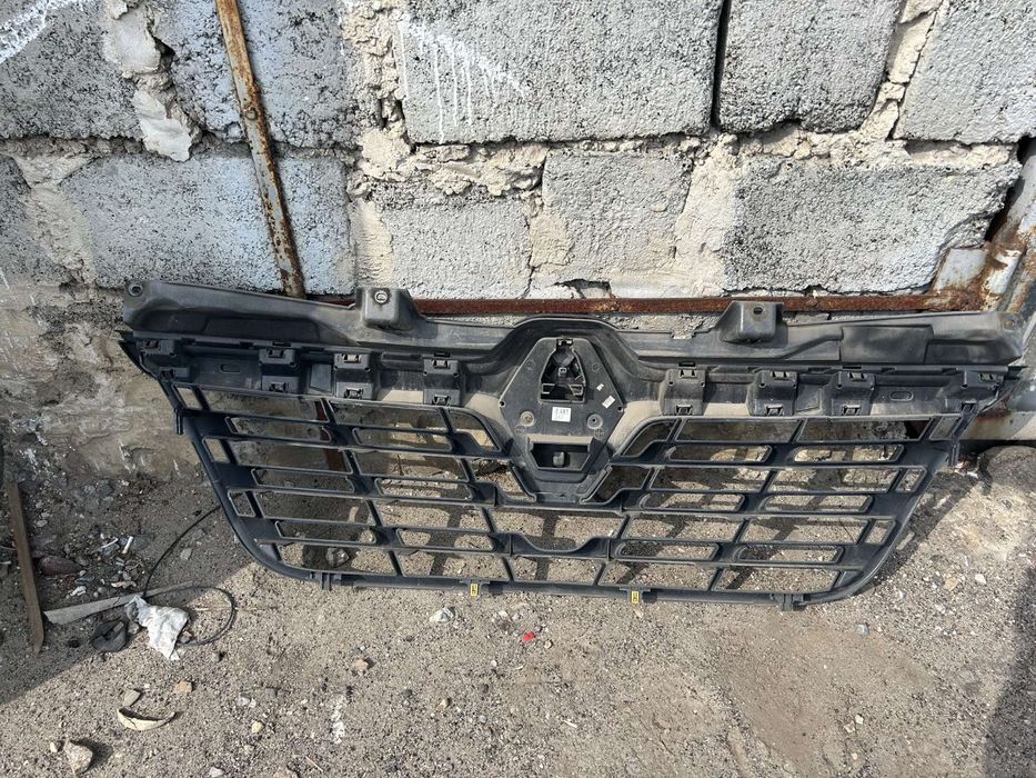 Запчастини бампер решітка