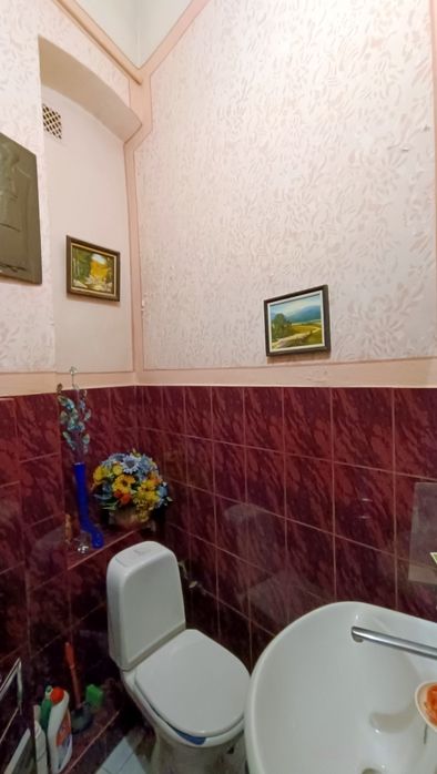 Продається 4 км квартира ( 132,3м.) навпроти облдержадміністрації