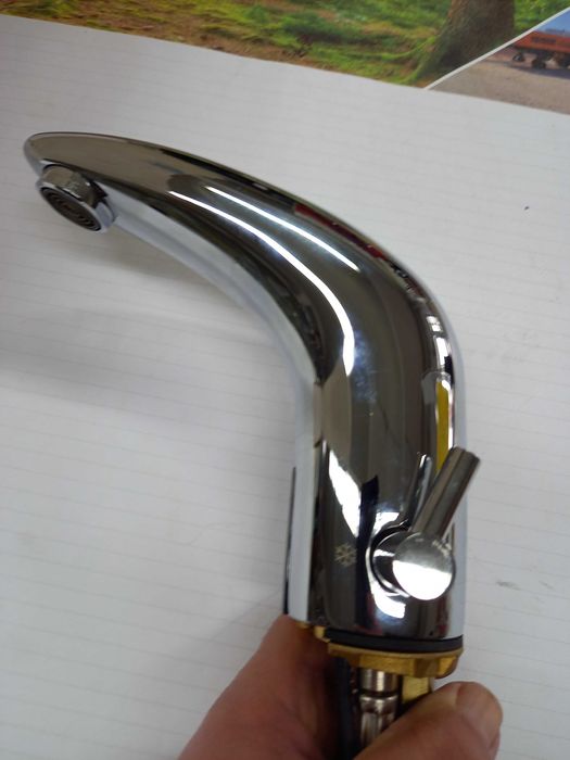 Bateria umywalkowa Saniline elektroniczna firmy Mepa