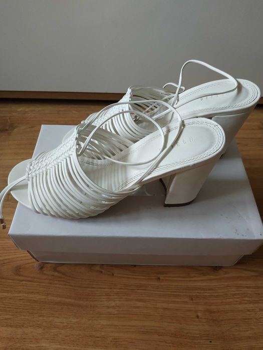 Buty sandałki na obciasie