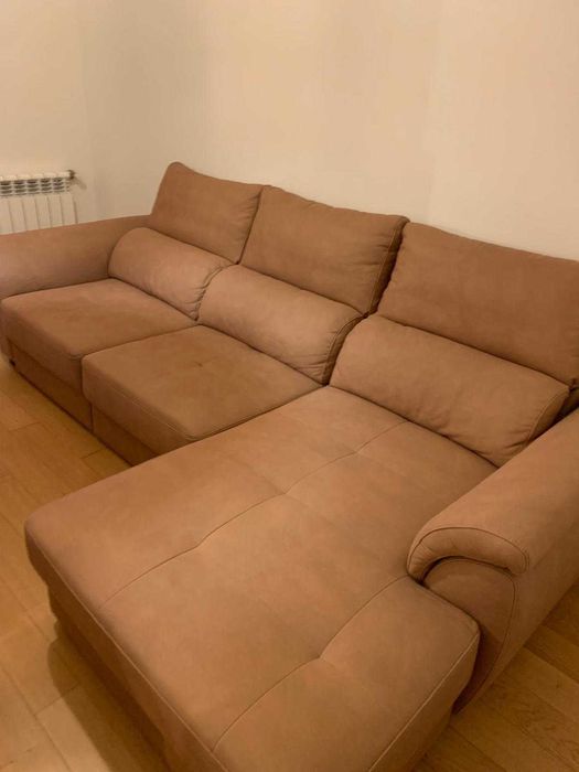 Sofá chaise longue com encostos de cabeça reguláveis e assentos deslizantes