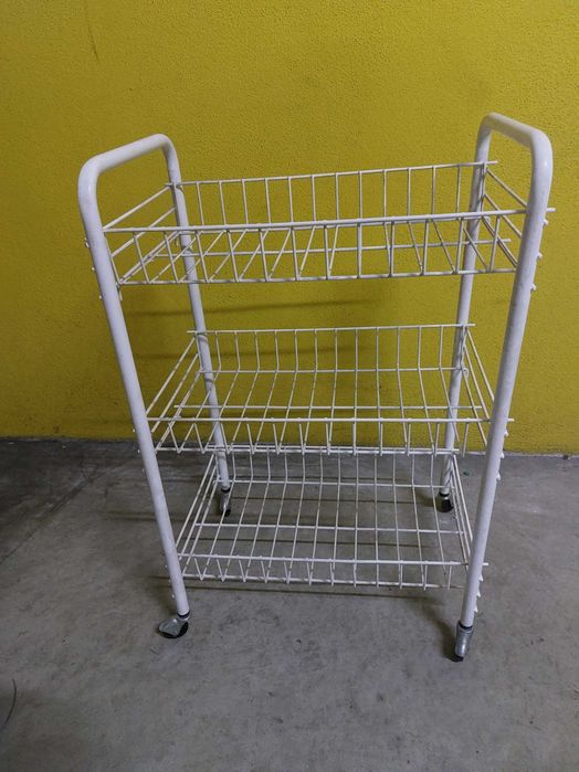 Carrinho de apoio / arrumação