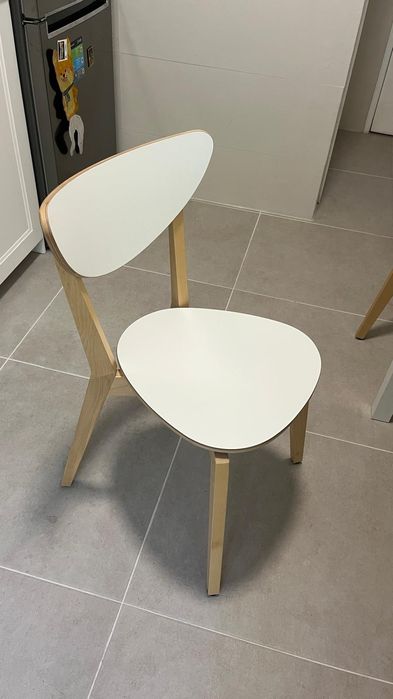 Mesa de jantar + 2 cadeiras