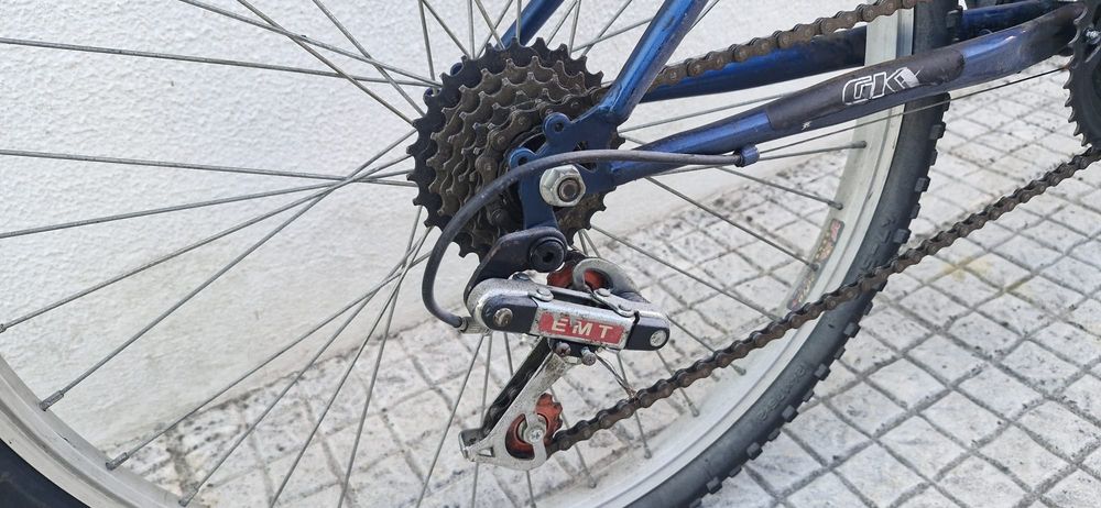 Bicicleta BTT 24” Azul – Suspensão e Mudanças Funcionais