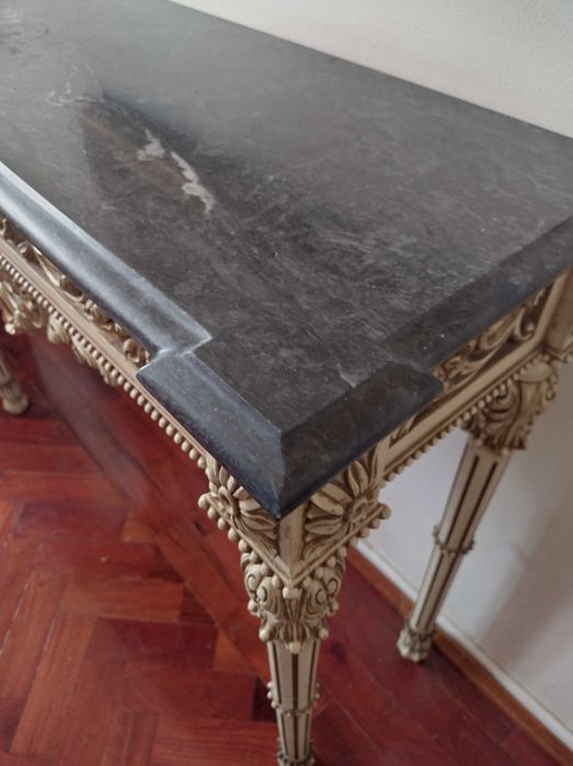 Mesa credência com tampo em mármore