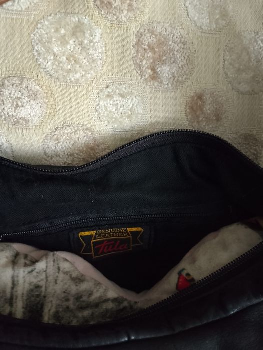 Сумка шкіряна в гарному стані,і дуже зручна.