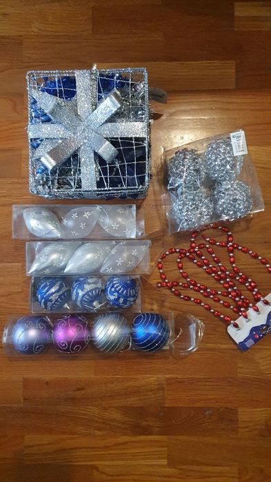 Enfeites decorações de natal azuis e prateadas