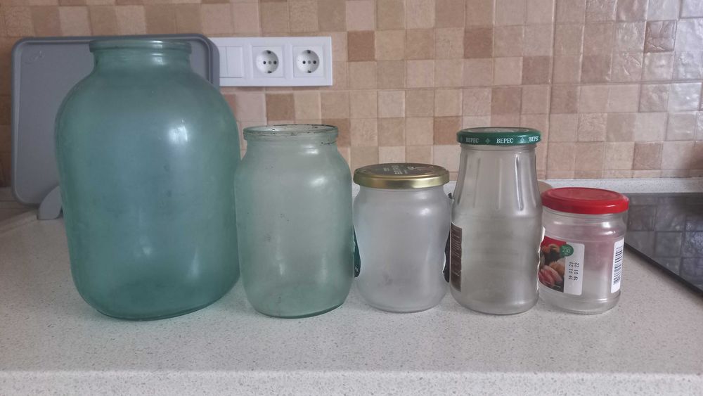стеклянные банки  пластиковые ведра