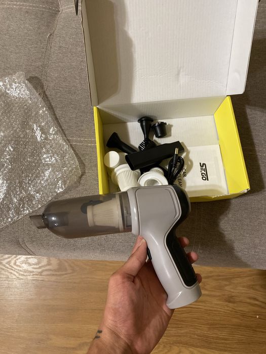 Автомобильный пылесос St.Go (аккумуляторный, 1200 мА, 100 Вт, 6 насадо