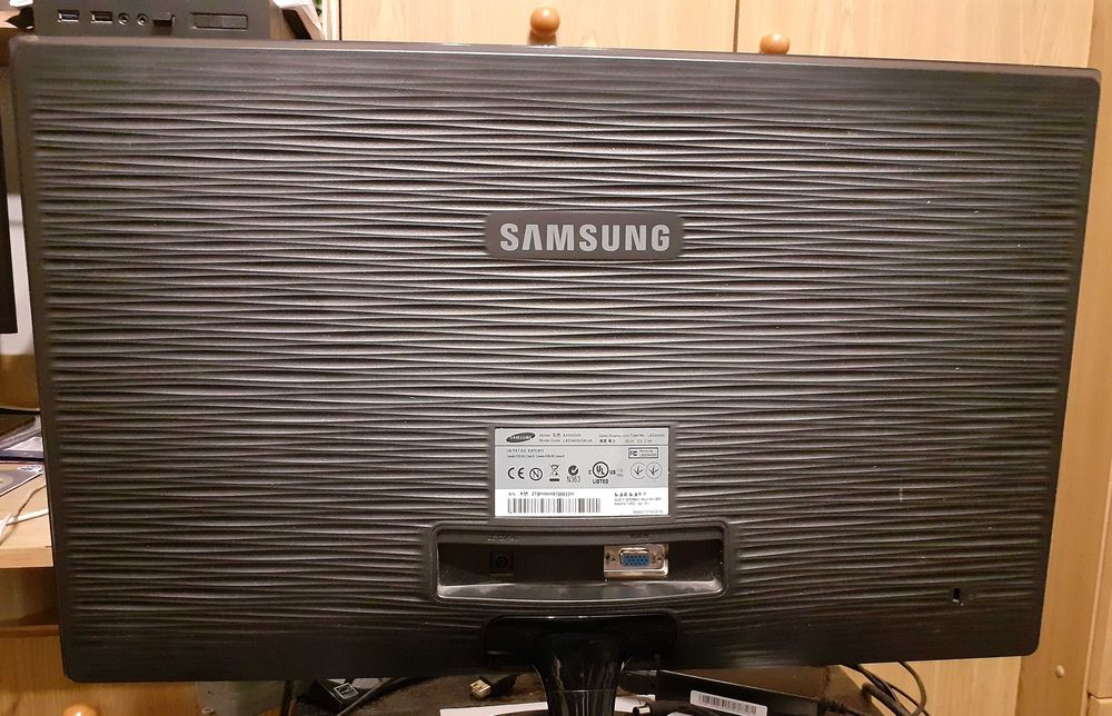 Монитор 23" Samsung
