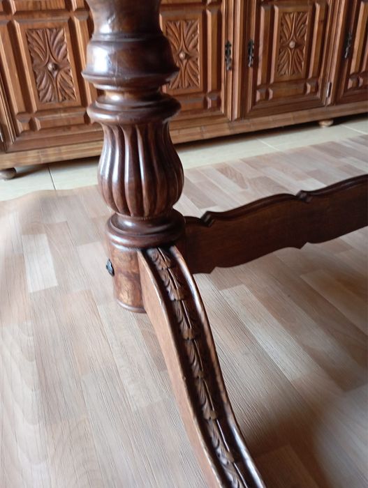 Mesa oval extensivel