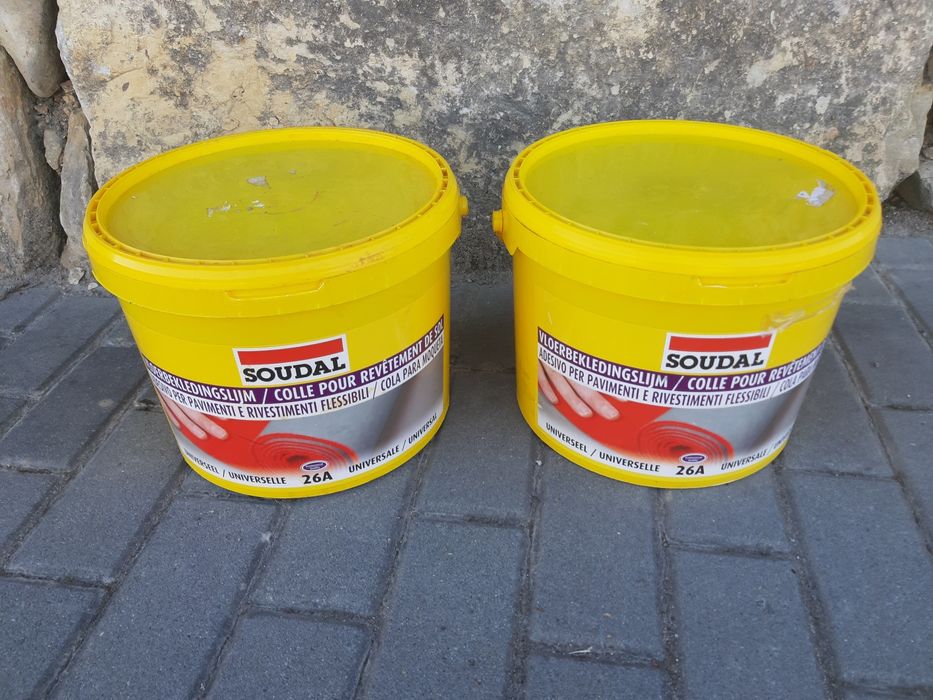 Cola para revestimento soalho soudal A26