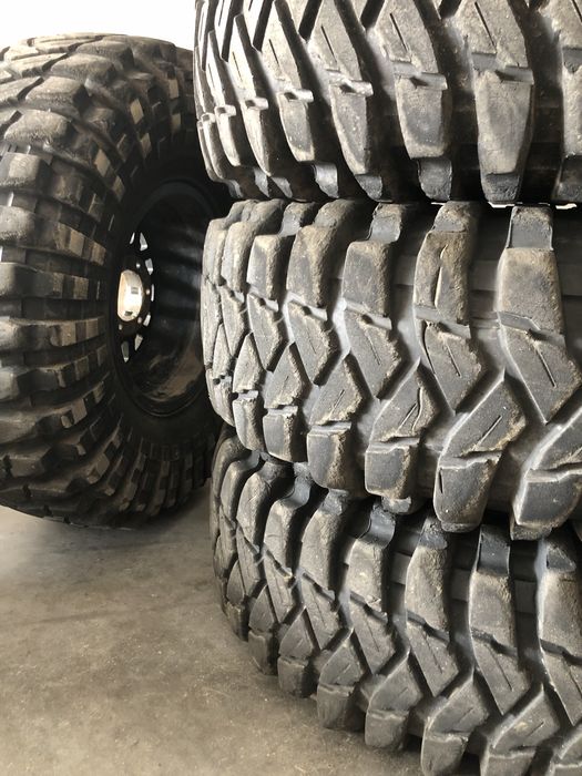 Maxxis 37/12,5/17 e jantes kmc