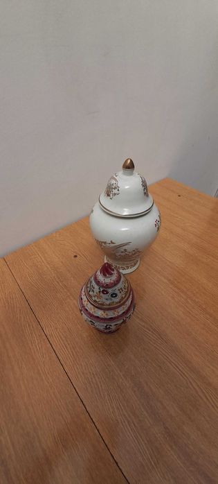 dois potes decorativos