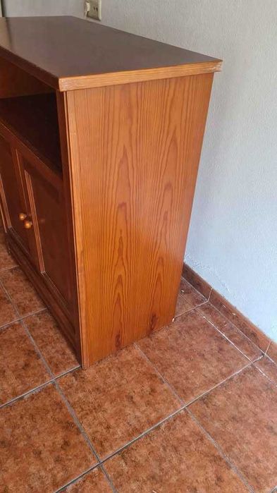 Movel aparador ou TV  em pinho