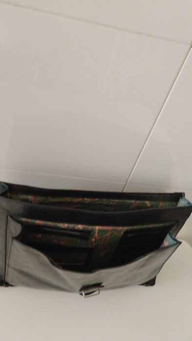 Mala em pele preta para homem como nova marca BUGATY original 25 euros