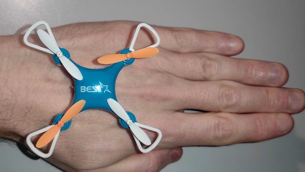 Міні дрон, чітке керування як в дорогих дронів, навіть кувиркається