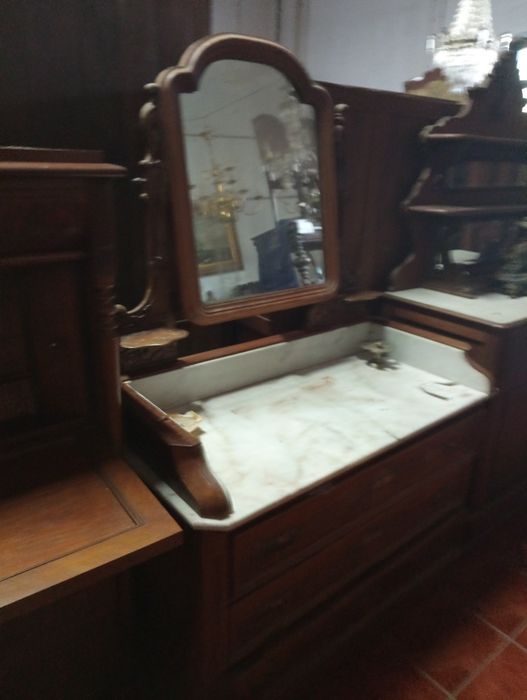 Recheio de loja de antiguidades