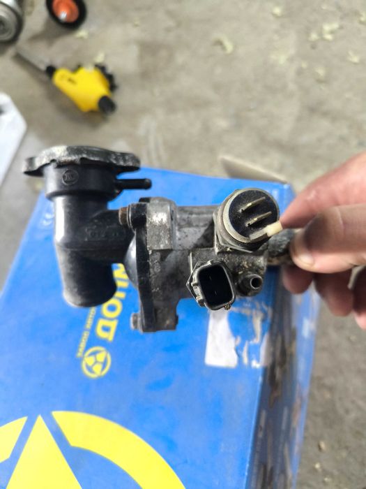 Корпус термостата,термостат Yamaha fzs600 Fazer 2002 рік