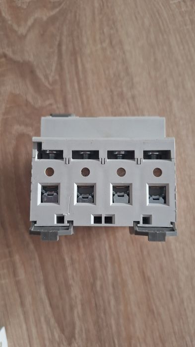 Interruptor diferencial EFAPEL 4P 63A 300mA (55663 4DC)