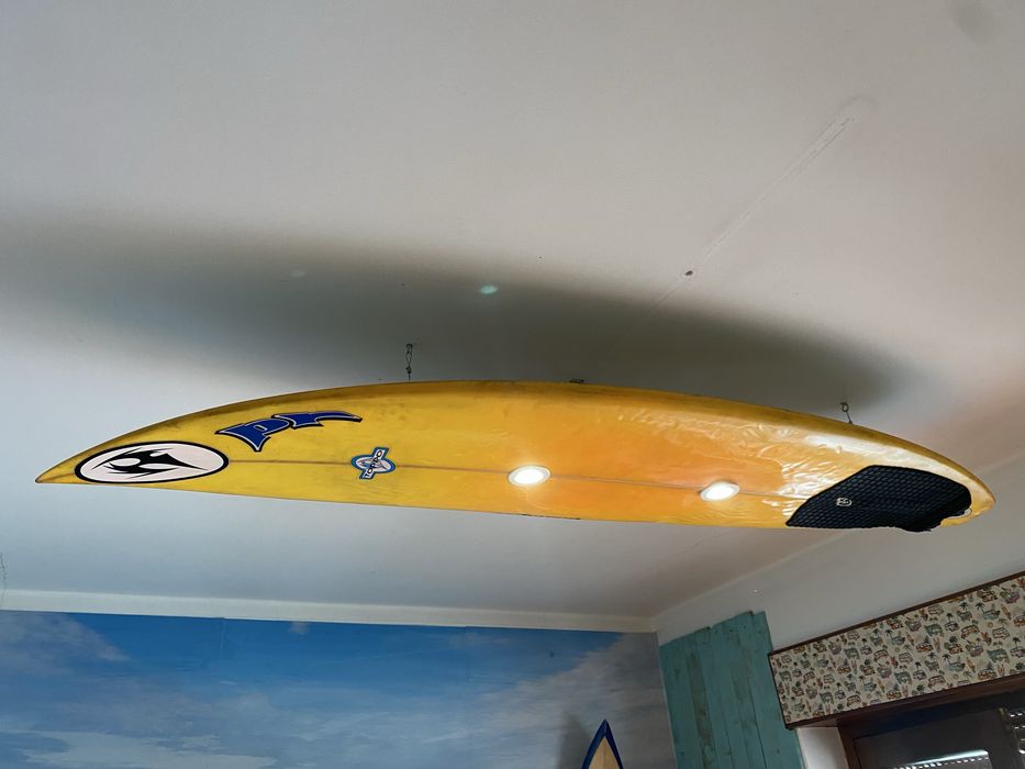 Quarto completo, motivo de surf
