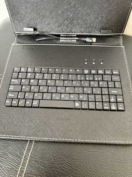 Чохол клавіатура для планшета 10 дюймів / шкіряний чохол книжка